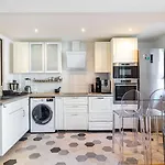 Guestready - Wooden Getaway In The 12Th Arr.